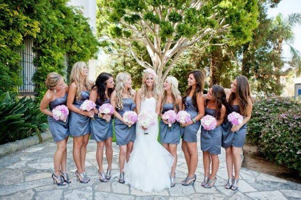 Photo brides maid avec mariée, mariage aux couleurs rose poudre et argent, robe demoiselle d'honneur gris argent